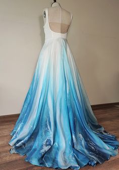 Blue Hombre Wedding Dress, Non Traditional Beach Wedding Dress, Ocean Blue Wedding Dress, Tiffany Blue Wedding Dress, Coloured Wedding Dress Different, Dyed Wedding Dresses, Blue Ombre Wedding Dress, Ombré Wedding Dress, Water Themed Outfits