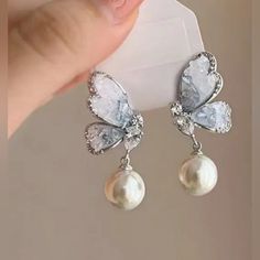 Silver And Blue Butterfly Faux Pearl Dangle Earrings, Nwt Dangly Butterfly Earrings, Blue Butterfly Accessories, Sky Blue Earrings, Light Blue Earrings, Pretty Earrings Dangle, Butterfly Dangle Earrings, Silver Butterfly Earrings, Baby Blessing, Casual Earrings