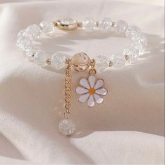 Daisy Glass Beaded Pendant Bracelet Condition: New, Excellent Condition قلادات متدلية, Girly Bracelets, Pretty Jewelry Necklaces, White Bracelet, Diy Bracelet Designs, Beads Bracelet Design, Jewelry Accessories Ideas, Fancy Jewellery, Jewelry Making Charms