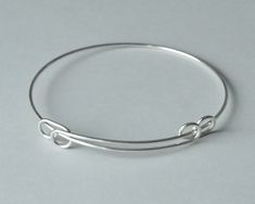 Sterling silver expandable bangle SIZE: width: 2.5 inch to 3.25 inch You will receive one sterling silver expandable bracelet. It's .925 sterling silver. Please contact me if you need a different quantity. Thanks for looking! Silver Nickel-free Bangle For Friendship, Adjustable Silver Friendship Cuff Bracelet, Adjustable Sterling Silver Nickel-free Bangle, Adjustable Nickel Free Sterling Silver Bangle, Adjustable Nickel-free Sterling Silver Bangle, Round Locket Necklace, Jewerly Bracelets, Knot Jewelry, Wire Wrapped Jewelry Diy