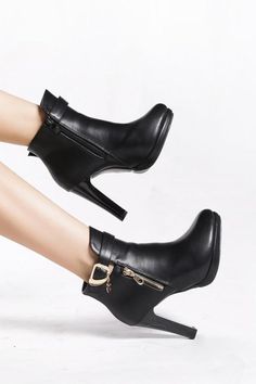 Want to find a fashionable, beautiful, and elegant pair of boots that will match your outfit? Then look no further because the black, round-toe ankle boots with high heels and gold buckle are exactly what you're looking for. The material is made of faux leather and there is a zipper at the side for easy on and off. The heel height is 4 inches, which can make you walk comfortably in any place. The color is black but it has gold details on it that make it pop in any outfit. Our black ankle boots a Short Ankle Boots, Head Wrap Scarf, Party Kleidung, Mini Robes, Sparkly Dress, Maxi Robes, Martin Boots, Silver Dress, Black High Heels