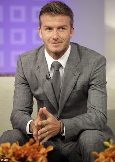 Christian Grey...absolutely!! ow ow David Beckham Son, Beckham Suit, David Beckham Suit, David Beckham Style, Grey Suit Men, Grey Suits, Dyt Type 2, Beckham Style, Grey Suit