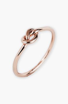 Such a cute rose gold knot ring. Pinkie Ring, Gold Knot Ring, Pinky Girl, Ring Rosegold, Knot Ring, Cute Rings, Ring Ring