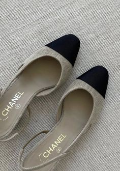 Luxury Pieces, Chanel Flats, Fashion Shoes Heels, Shoes Heels Classy, Classy Shoes, Heels Classy, Fancy Shoes, Mode Casual, Shoe Inspo