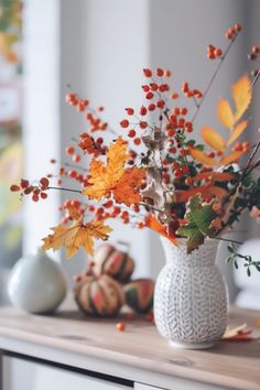 Pin showcasing beginner-friendly DIY autumn decor projects, perfect for bringing seasonal charm into your home. Create unique crafts designed for a cozy fall ambiance.