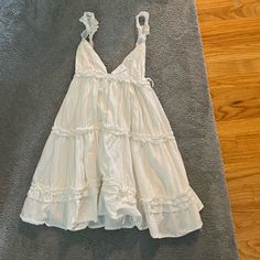 Never Worn! Cute White Hoco Dresses, Aestic Dresses, Tinkerbell White Dress, Vintage Casual Dress, Babydoll White Dress, White Cowgirl Dress, Dresses Flowy Short, White Summer Dress Plus Size, Princess Polly Outfits