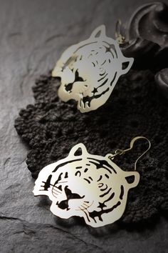 The Tiger Earrings All hand craft and original designed By Defy /Unique jewelry / Dark style accessories The jewelry is designed to have unique style and beautiful details. - The Tiger Earrings dimensions are : 3.7 x 4.2 cm. - Material : Brass / Silver **Free Shipping to World Wide** - Please allow us to prepare the item and parcel between 3-5 working days (*Between 5-7 working days For Sterling Silver 925*) - All items will be sent by Thai Registered Airmail. The delivery usually takes about 2- Nickel-free Unique Earrings, Metal Dangle Danglers For Gifts, Handmade Symbolic Earrings, Handmade Sterling Silver Plug Earrings For Party, Brass Earrings With Unique Design For Gift, Artistic Dangle Earrings For Pierced Ears, Handmade Symbolic Round Earrings, Symbolic Handmade Round Earrings, Artistic Single Earring For Gift