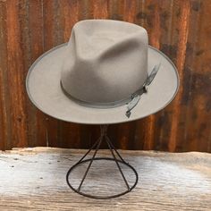 View of front of hat Felt Cowboy Hat Outfit, Cowboy Hat Outfit Men, Cowboy Hat Outfit, Hat Outfit Men, Garland Texas, Felt Cowboy Hat, Boot Pulls, Hat Outfit, Hat Pin