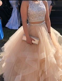 Beautiful Gowns Princesses, Bridal Skirt, Simple Lehenga, Lehenga Designs Simple, Latest Bridal Dresses, Bridal Skirts, Satin Homecoming Dress, Scarf Women Fashion, Party Wear Lehenga