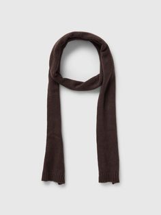 Supersoft cotton-blend skinny scarf. Cute Winter Accessories, Brown Scarf Outfit, Trendy Fall Boots, Cute Scarves, Scarf Aesthetic, Garment Of Praise, Brown Cardigan Sweater, Brown Scarf, Cold Fits