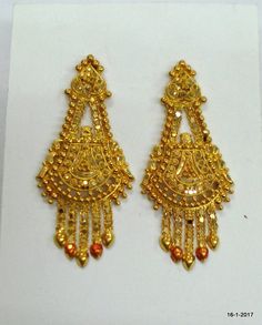 Traditional design 20kt gold earring pair from rajasthan india. great handmade design made of solid 20kt yellow gold .nice piece good for jewellery collection.Height max.- 4.7 cm(1.85")width max.- 2 cm(0.78")weight - 7 gramsmaterial - 20kt yellow gold. 6 Grams Gold Earrings, Earrings With Price, Gold Earrings Indian, Gold Jhumka Earrings, Everyday Wear Jewelry, Gold Earrings Wedding, Alphabet Images, Gold Jewelry Stores, Earrings Indian