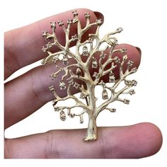 Large Tree Pin/Brooch with Dangling Diamonds in 18k Yellow Gold Diamond Tree Brooch features Dangling and set Diamonds hanging from textured Gold branches set in 18k Yellow Gold. Diamonds are Round Brilliant cut with a Natural Champagne color. Total diamond weight is 1.00 carat. Pin measures 2.10 inches long and 1.50 inches wide. The pin weighs 15.6 grams. Made of 18k Yellow Gold. Marked k18, D1.00 BUY WITH CONFIDENCE Authenticity is guaranteed for every item we sell. Yellow Gold Pendant Brooches As Gift, Gold Diamond Pendant Brooch, Gold Diamond Pendant Brooches, Gold Diamond Hallmarked Brooches, Fine Jewelry Diamond Brooch In Gold, Gold Diamond Brooch Jewelry, Gold Diamond Jewelry With Brooch, Gold Diamond Brooches As Gift, Fine Jewelry Hallmarked Yellow Gold Brooches