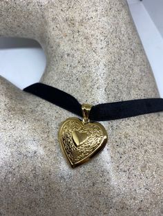 Vintage Heart Locket Choker Golden Stainless Steel Deco Etched Necklace https://www.etsy.com/listing/952413720/vintage-heart-locket-choker-golden?utm_source=crowdfire&utm_medium=api&utm_campaign=api Vintage Gold Locket, Gold Heart Choker, Golden Choker, Vintage Heart Locket, Lizzie Hearts, Vintage Choker, Heart Choker, Gold Locket, Dope Jewelry