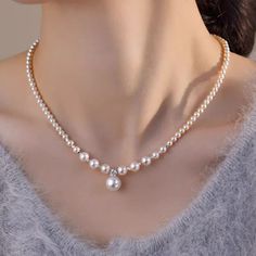 قلادات متدلية, Pearl Jewelry Set, Neck Pieces Jewelry, Fancy Jewelry Necklace, Pretty Jewelry Necklaces, Pearl Jewelry Design, Pearl Necklace Designs, Freshwater Pearl Jewelry, Pearl Jewelry Sets