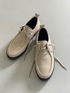 Editor's NoteJAM’T presents modern and classic footwear that completes your style.- Unisex item- Wallabee / derbies style shoes- Smooth and soft suede fabric- Elastic and thick mold soles- Lace-up design- Comfortable and wearable Measurements (in.)[Men]- Size: S / M / L- S: KR 250MM ~ KR 255MM (US 7 ~ US 7.5)- M: KR 260MM ~ KR 265MM (US 8 ~ US 8.5)- L: KR 270MM ~ KR 275MM (US 9 ~ US 9.5)- Heel: 1.18 in.[Women]- S: KR 225MM ~ KR 230MM (US 5.5 ~ US 6)- M: KR 235MM ~ KR 240MM (US 6.5 ~ US 7)- Casual Beige Slip-on Oxfords, Modern Lace-up Loafers With Rubber Sole, Suede Low-top Loafers For Business Casual, Casual Beige Almond Toe Lace-up Shoes, Suede Lace-up Shoes With Rubber Sole For Work, Beige Plain Toe Loafers With Rubber Sole, Suede Lace-up Shoes With Round Toe For Business Casual, Business Casual Suede Lace-up Shoes, Low-top Suede Moccasins For Work