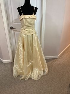 This beautiful Vtg 90s Jessica McClintock like yellow corset style full lenght maxi dress gown Medival princess dress comes to you in a size M-L. Great cond Yellow Fitted Dress For Debutante Ball, Fitted Yellow Dress For Debutante Ball, Yellow Fitted Ball Gown Evening Dress, Yellow Fitted Maxi Dress For Prom, Fitted Yellow Ball Gown, Yellow Fitted Ball Gown, Fitted Sleeveless Maxi Dress For Debutante Ball, Fitted Floor-length Maxi Dress For Fancy Dress, Yellow Maxi Dress With Fitted Bodice