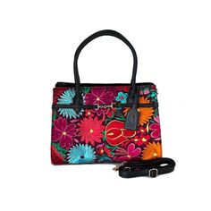 Esta elegante bolsa de piel con bordado en frente, con colores y diseños únicos. Está inspirada en esas mujeres que son tan fuertes y poderosas como una flecha, responsables, inteligentes, creativas, sociables y sobre todo dispuestas a ayudar a los demás. -Bolsa de piel con bordado artesanal -Bolsa hechas por manos Mexicanas -Piel Genuina -Bolsa con asas fuertes. -Diseño único. Siempre Mujerbrave L(12)In, W(6)In. H(9)In. *El modelo es el mismo, el bordado puede cambiar, Diseño único. Black Leather Handbag, San Ysidro, Purse Black, Black Leather Handbags, Handmade Embroidery, Intricate Embroidery, Embroidery Craft, Elegant Floral, Leather Handbag