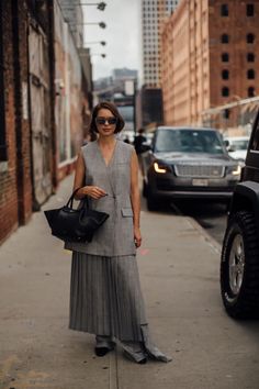 2024 Fashion Trends Street Style, Fashion Week Street Style 2024, Minimalism Clothes, Street Style Outfit Ideas, Outfit Ideas For Women, Spring Street Style