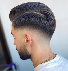 Taper Fade Alto, Mens Hairstyles Short Sides, Professional Hairstyles For Men, Mid Fade Haircut, Short Hair With Beard, Side Part Haircut, Undercut Fade, Boy Haircuts Short, Comb Over Haircut