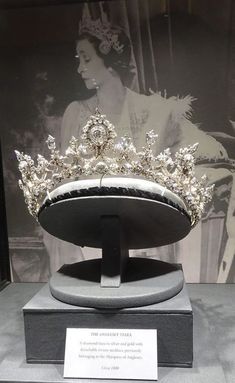 Aesthetic Tiara, Tiara Aesthetic, Elizabeth Windsor, Gaun Abad Pertengahan, Queens Tiaras, Royal Crown Jewels, Rainha Elizabeth Ii