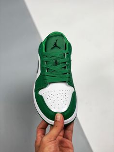 Air Jordan 1 Low ” Pine Green” 553558-301 Walk the talk and make a statement with our top-quality Sneakers. Shop now and step up your shoe game! Please carefully choosing the size number according the size chart as we CAN NOT offer return or refund if you choose a wrong size.The product need 3-5 business days to check the quality before shipping.Our High Quality Shoes models are various, please contact to our support to ask for the model you need.Because each device displays a different color. Therefore, the actual color of the item may not be 100% the same as [...]