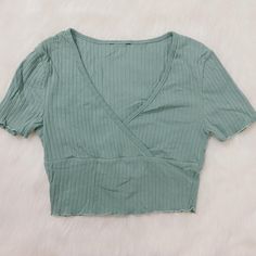 Worn Once But In Perfect Condition Casual Cropped Solid Color Tops, Solid Color Tops For Summer, Trendy Green Tops For Layering, Casual Solid Color Crop Top, Spring Solid Color Crop Top, Solid Color Spring Tops For Layering, Spring Solid Color Tops For Layering, Spring Layering Solid Color Tops, Green Tops For Layering