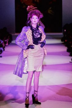 Vivienne Westwood Fall 1995 Ready-to-Wear Fashion Show | Vogue Meghan Douglas, 90s Model, 90s Models, 1990s Fashion, Fashion Killa, Old And New