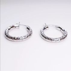 New 14k White Gold On 925 Sterling Silver Fancy Design Diamond-Cut Hoop Earrings Material: 14k White Gold Layer On Solid 925 Sterling Silver Stamped - 925 Stone Set : N/A Measurement : Approx. Width : 0 . 1 5 " Inches ( 3 . 8 Mm) Approx. Height : 1 . 0 1 " Inches ( 2 5 . 8 Mm) Approx. Weight: 3 Grams - 4 Grams Free Gift Box Or Gift Pouch Item # Acr09162018-Se-13 -Handcraft Artisan Jewelry -With Over 50,000+ Satisfying Customers Worldwide Promotional Calibrate Silver Huggie Earrings In Fine Jewelry Style, White Gold Sterling Silver Hoop Earrings For Pierced Ears, Elegant Silver Huggie Hoop Earrings, Silver Sterling Silver Hoop Jewelry, Sterling Silver White Gold Hoop Earrings, Silver Sterling Hoop Earrings, Luxury Silver Huggie Earrings With Polished Finish, Elegant Silver Sterling Silver Huggie Earrings, White Gold Sterling Silver Hoop Earrings