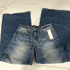 This Is A New Pair Of Bdg Baggy / Wide Leg Jeans In Size 26 From Urban Outfitters New With Tags Width Of Leg Is Approximately 13 Inches Young Outfit, Baggy Jeans For Women, Baggy Wide Leg Jeans, Jeans Urban Outfitters, Alaska Young, Gift Wishlist, Cool Jeans, Bdg Jeans, Digital Closet