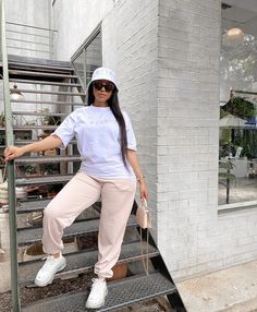 Casual Airport Looks Women, Comfortable Airport Outfit Summer, Airport Looks Women, Casual Lazy Outfits, Mihlali Ndamase, Comfortable Airport Outfit, Two Piece Outfits Pants, Breaking Fast