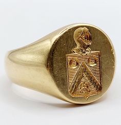 French Antique signet ring 18k gold coat of arms decorated with an helmet, an eagle and two horseshoe (circa 1920) seal, knight Magnificent and rare French seal signet ring Size: 56 FR / 7.5 US Weight: 17.55 g Head size: 14.5 x 13 mm Micro scratches from use and small dents Owl hallmark and goldsmith hallmark (French hallmark) Visit my shop for even more antique jewelry: https://www.etsy.com/shop/AugustusJewels Luxury Vintage Signet Ring With Coat Of Arms, Gold Oval Signet Ring With Coat Of Arms, Classic Yellow Gold Engraved Ring With Coat Of Arms, Formal Gold Signet Ring With Coat Of Arms, Classic Ceremonial Signet Ring With Intaglio, Classic Oval Signet Ring With Coat Of Arms, Formal Yellow Gold Signet Ring With Coat Of Arms, Formal Yellow Gold Engraved Ring With Coat Of Arms, Heirloom Oval Signet Ring With Coat Of Arms