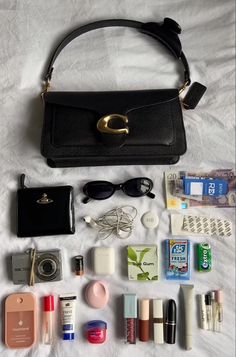 What's In My Purse Aesthetic, Mary Poppins Bag, Poppins Bag, Swag Bags, Blink Blink, Backpack Essentials