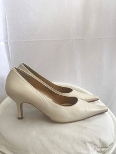 Vintage off white heels , Made in Spain . La belle Creation . Size is 38, but they definitely fit like 37, because of the sharp form . Genuine leather . Heel is 8 cm . Very good condition with minimal signs of wear . Beige Pointed Toe Court Shoes With 4-inch Heel, Cream Leather Kitten Heels With Sculpted Heel, Cream Leather Heels With 4-inch Heel, Cream Leather Kitten Heels, White Leather Kitten Heels, Medium Width, Cream Heels With 4-inch Heel, Classic Beige Heels With 4-inch Heel, Beige Leather Pointed Toe Heels, Leather Kitten Heels With 4-inch Heel For Wedding