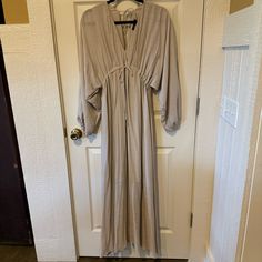 Wishlist Apparel Maxi Dress Size S/M Beautiful Boho Style Textured. New With Tags. Shark Bite Hem. Light Putty Color. Lovely Wedding Guest Dress. Beige Long Sleeve Maxi Dress For Beach Cover-up, Flowy Tunic Maxi Dress For Brunch, Beige Long Sleeve Maxi Dress For Beach, Flowy Long Sleeve Beach Cover-up Dress, Lined Beige Maxi Dress, Chic Long Sleeve Lined Maxi Dress, Fall Long Maxi Dress, Spring Party Tunic Maxi Dress, Long Sleeve Maxi Dress For Day Out