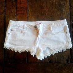 Cute Bongo Shorts With Lace Trim Size 7 - Runs A Little Small And A Little On The Short Side Never Worn Cute White Cotton Jean Shorts, Cute White Beach Bottoms, Mid-rise Cotton Beach Shorts, Shorts With Lace Trim, Bongo Jeans, Shorts With Lace, Midi Jeans, Embellished Shorts, Cutoff Jean Shorts