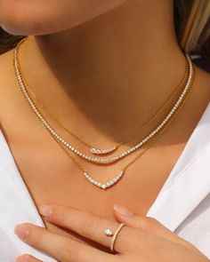 Gold V Necklace, Diamond Necklace Simple Classy, Grad Accessories, Small Diamond Necklace, Pretty Gowns, Choker Diamond, Diamond Necklace Simple, V Necklace, Real Diamond Necklace