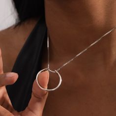 Circle Ring Holder Necklace Doctor Ring Keeper Pendant - Etsy Sweden Ring Holder Necklace, Fall Rings, Wedding Ring Necklaces, Circle Ring, Gift Package, Star Necklace, Ring Holder, Ring Necklace, Chain Length