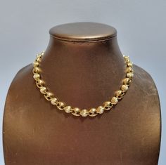 Such a gorgeous vintage statement necklace, with a high quality weight to it, and a sophisticated and expensive look - the photos don't do it justice.  Excellent vintage condition, with all pearls present (no damage whatsoever), and the gold plate is very shiny and all in tact. Approx 43.5cm in length, and 1cm in width. -------------------- 🌟 P&P: 👉 Will arrive gift wrapped, in a padded bag 👉 UK shipping: Royal Mail Tracked 24 👉 International Shipping: Royal Mail International Tracked  -------------------- 💎 FOLLOW US:  👉 www.instagram.com/janedreamsofvintage 👉 www.facebook.com/JaneDreamsOfVintage Formal Yellow Gold Pearl Necklace With Chain, Formal Gold Pearl Chain Necklace, Vintage Gold Pearl Necklace With Pearl Drop, Formal Pearl Necklace With Chain, Classic Metal Pearl Necklace For Formal Occasions, Vintage Gold Pearl Drop Necklace, Formal Metal Pearl Pendant Necklace, Elegant Gold-tone Pearl Necklace For Formal Occasions, Gold Pearl Necklace With 17 Jewels For Parties