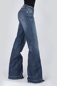 Stetson the legendary American brand since 1895, is known the world over for innovative western styling and premium quality. This item features 98% cotton/2% spandex materials, moderately fit thigh with flare leg opening, and wide hem. Great for any occasion, these jeans are a true standard for your wardrobe. Womens Jeans Levis, Flare Jeans Mid Rise, Western For Women Outfits, Cool Jeans Women, Body Suit With Low Rise Jeans, Cute Jeans Bootcut, East Coast Clothes, Boot Barn Jeans, Single Clothing Items