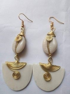 The earrings are made from brass, cowries and bone with a lot of love and care. The are light in weight and comfortable to wear. Buy more than one pair of earrings and pay shipping for one. For more earrings, follow the link. https://www.etsy.com/listing/710219155/african-earringslong-beaded-earrings?ref=shop_home_active_2 **Happy shopping** Dhl shipping express Thank you. Afro Jewelry, Aluminum Wire Jewelry, African Earrings, Women Earrings, Jewelry Lookbook, African Jewelry, Brass Earrings, African Women, Earring Gifts