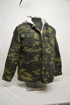 BRAND NEW WITH TAGS LEE SHERPA LINED  HOODED CAMO JACKET. MEN'S SIZE MEDIUM SHIPS FAST AND FREED WITH USPS PRIORITY MAIL!!!! Shell: 100% Cotton Lining: 100% Polyester Jacket Lining, Workwear Jacket, Camo Jacket, Sherpa Lined, Print Jacket, Green Camo, Camo Print, Priority Mail, Hooded Jacket