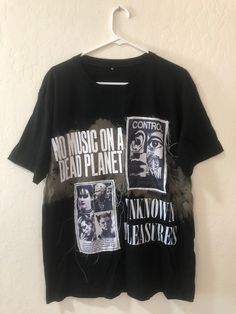 Size: XL: Unisex T-Shirt. Cotton & Hand Printed  Measurements :  XL Size:  Top to Bottom (28-29 inches) Across Armpits (22-23 inches) Shipping :  We ship worldwide from Bangkok, Thailand.  Shipping will take around 2-4 weeks.  We ship with registered # for confirmation of delivery.  Returns: Returns welcome within 7 days of receiving your item. Alternative Style Graphic T-shirt With Short Sleeves, Grunge Short Sleeve T-shirt For Concert, Punk Style Short Sleeve T-shirt With Graffiti Print, Casual T-shirt With Text Print For Alternative Fashion, Band Merch Graphic T-shirt For Music Festival, Rock Style Crew Neck T-shirt For Streetwear, Alternative Crew Neck Tops With Front Print, Alternative Style Crew Neck Top With Front Print, Punk Style T-shirt With Screen Print For Alternative Fashion