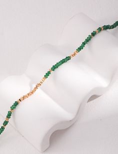 Material: 925 sterling silver, 18k gold plated Element: Artificial green stone (2*3mm) Length: 38cm + 6cm(extension) ** Model wears two different necklaces. Green Stone, Necklace Sizes, Free Gifts, 18k Gold, Gold Necklace, Gold Plate, Beaded Necklace, Ring Size, Plating