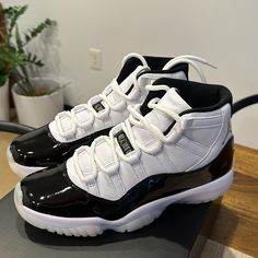 2023 Nike Air Jordan 11 Retro In White/Metallic Gold-Black Size 9.5 Men Never Been Worn. Includes Original Box. *Shoes Have Been Tried On For Size But Never Worn. Slight Wear On Box From Storage. Sneaker Head Shoes, Brown And Black Jordans, Cute Shoes For Men, Shoe Ideas For School, Streetwear Shoes Men, Jordan Shoes Black And White, Boys Shoes Men, Popular Jordans, Shoes For High School