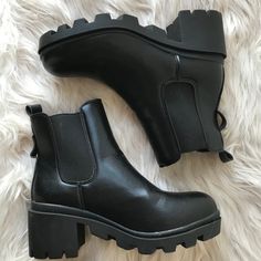 Size: 36 (EU) Brand: Unknown (Steve Madden knock-offs) Closure: None. Slip-on Condition: Pre-owned vintage excellent. Soles excellent. No scuffs anywhere, even on toes. Measurements: Heel to toe from exterior 9.5". Total height from back 7". Platform heel height from back 2.5". Black Chunky Ankle Combat Boots, Chunky Platform Combat Boots For Fall, Grunge Chunky Platform Combat Boots For Fall, Black Chunky Combat Boots For Winter, Winter Chunky Black Combat Boots, Black Chunky High-top Platform Boots, Black Chunky High-top Boots, Casual Chunky Platform Boots For Streetwear, Casual Black Combat Boots With Chunky Design