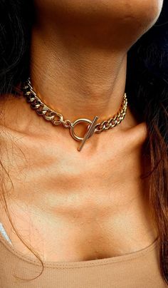 Gold Chain Link Choker With Curb Chain, Chunky Link Metal Jewelry, Chunky Metal Chain Necklace As Gift, Metal Chain Link Jewelry With Toggle Clasp, Gold-tone Metal Jewelry With Curb Chain, Metal Toggle Necklace With Chain Link Design, Trendy Gold Toggle Necklace With Clavicle Chain, Metal Chunky Chain Toggle Necklace Gift, Gold Chain Link Metal Choker