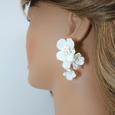 White Flower Drop Earrings For Formal Occasions, White Drop Flower Earrings For Formal Occasions, White Formal 3d Flower Earrings, White 3d Flower Formal Earrings, Formal White 3d Flower Earrings, White 3d Flower Earrings For Formal Occasions, White Earrings With 3d Flowers For Anniversary, Formal White Earrings With 3d Flowers, Formal White Earrings With Flower Charm