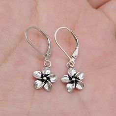 (1)Metal Material: sterling silver (2)Flower Size: length 12.5mm, width 9.5mm (3)Leverback Size: length approx 17mm, width approx 10mm (4)Package: in a bubble emailer For more earring, please find here: https://www.etsy.com/shop/LBCreatives?ref=seller-platform-mcnav§ion_id=32032126 Adjustable Sterling Silver Flower-shaped Earrings, Sterling Silver Adjustable Drop Flower Earrings, Adjustable Sterling Silver Drop Flower Earrings, Hypoallergenic Sterling Silver Teardrop Flower Earrings, Hypoallergenic Teardrop Flower Earrings In Sterling Silver, Sterling Silver Dangle Earrings With Flower Charm, Nickel-free Sterling Silver Teardrop Flower Earrings, Sterling Silver Flower-shaped Jewelry With Matching Earrings, Silver Adjustable Flower Earrings