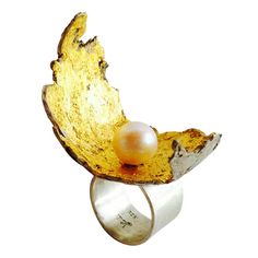 14k gold leaf over sterling silver and a natural pearl within creates an unconventional cocktail ring by Heidi Abrahamson. Ring is a finger size 6 3/4 to 7. In excellent condition. Interesting Rings, Art Jewelry Ring, Rings Multiple, Contemporary Rings, Keum Boo, Vintage Cocktail Ring, Modernist Ring, Sterling Silver Jewelry Rings, Modernist Jewelry