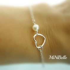 Heart Bracelet Simple Heart Bracelet Dainty Heart by MiNiBelle, $18.00 Heart Pearl Bracelet, Silver Kada, Wire Jewelry Rings, Mom Bracelet, Real Gold Jewelry, Moms Bracelet, Bracelet Simple, Kids Bracelets, Bracelet Dainty